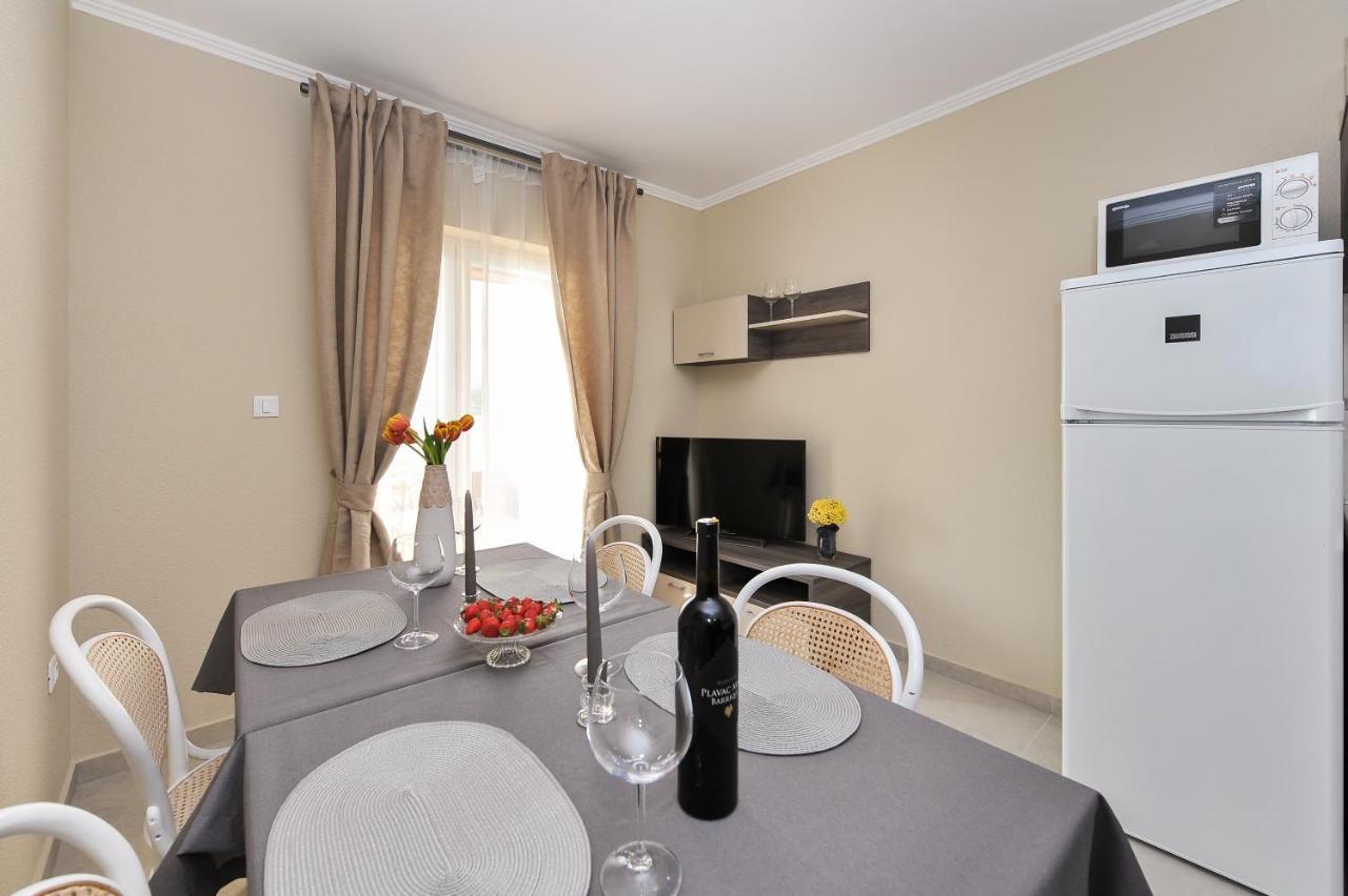 Apartmani Peric 1 Meka Draga Obrovac Extérieur photo